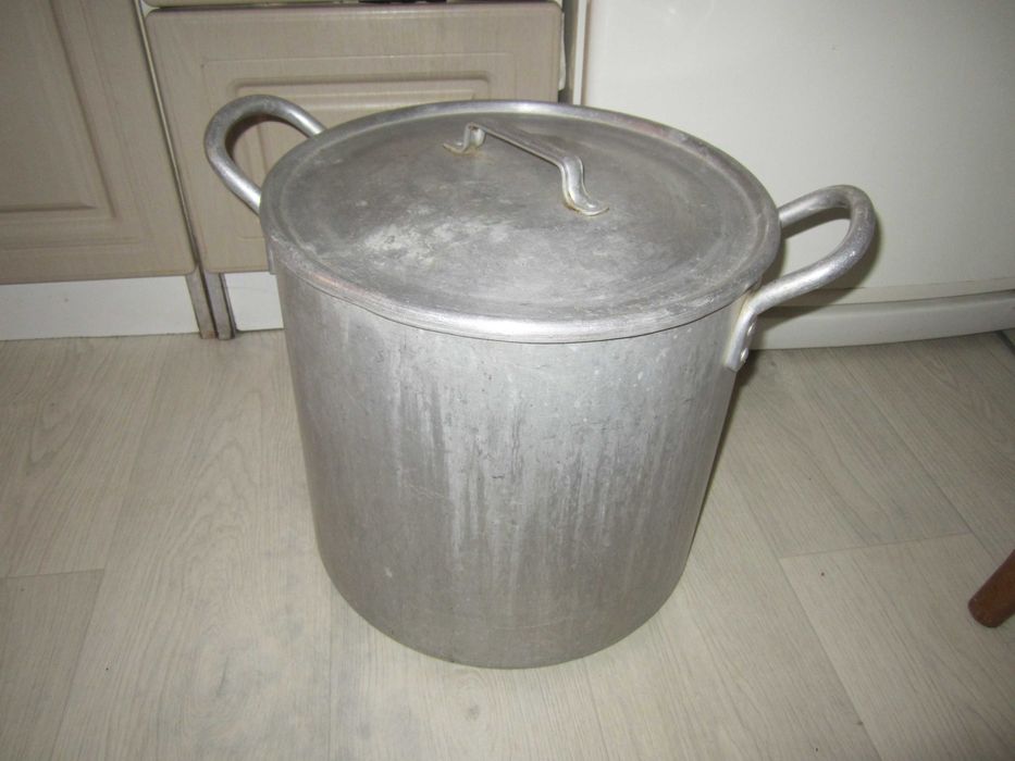 Кастрюля алюминиева 30 и 30 л с крышкой СССР