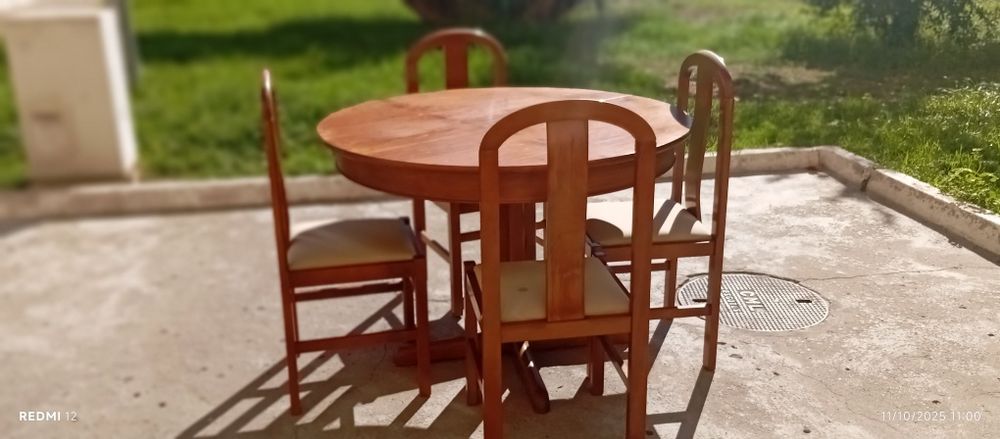 Mesa de jantar com 4 cadeiras extensível