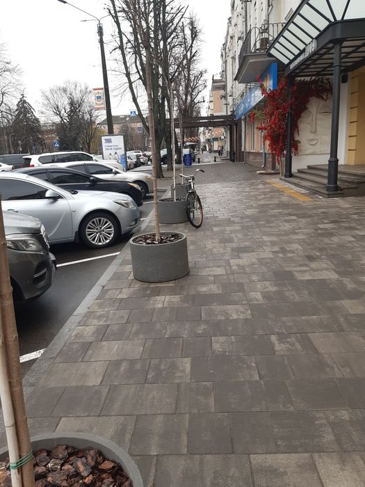 Центр. Хрещатик 225 Обладнаний окремий кабінет для стоматоло