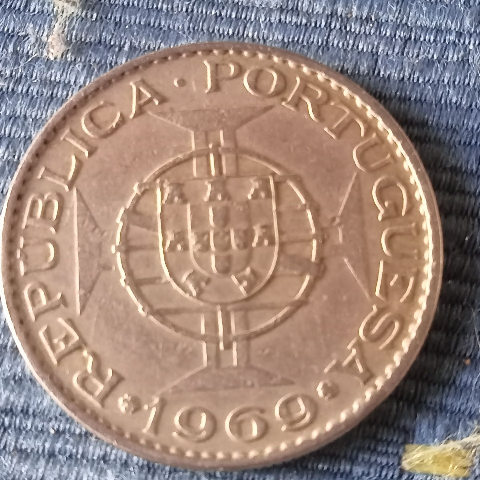 Moeda de 10.00 escudos Angola