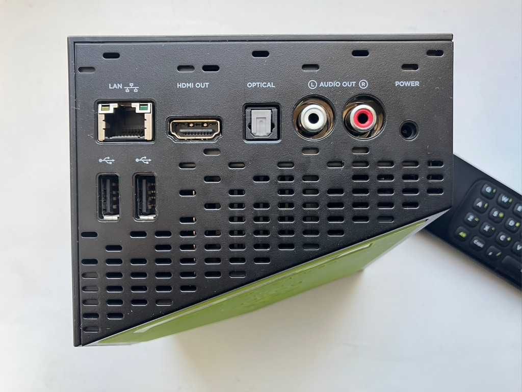 D-Link Boxee Box DSM-380 Медіаплеєр \ ТВ приставка на intel Atom