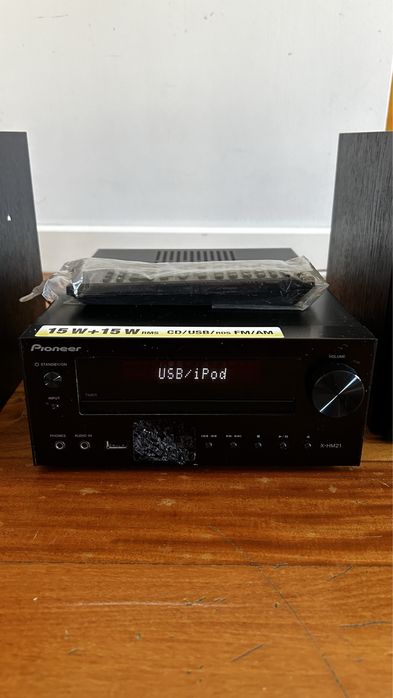 Sistema de som / aparelhagem com leitor de CD da marca PIONEER X-HM21
