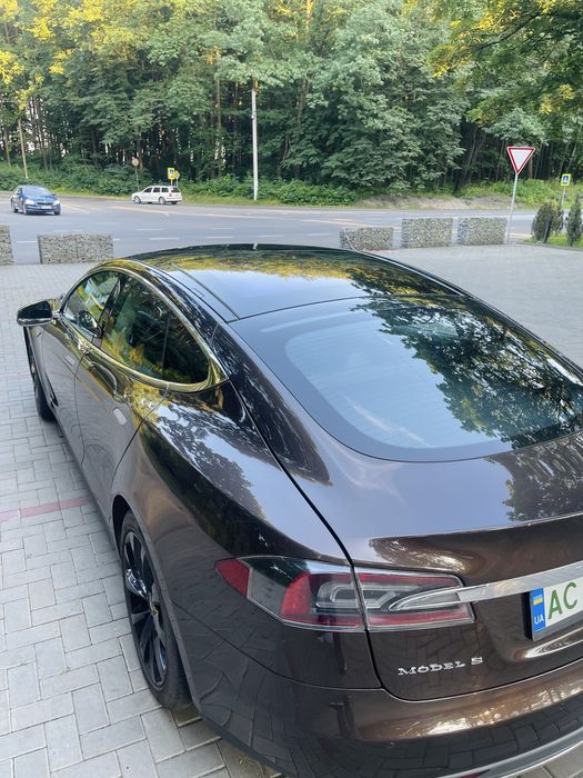 Тесла Модель S 85kw Європа