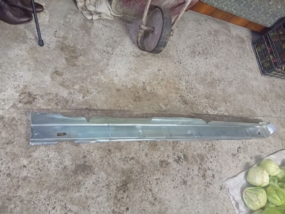 Поріг дачія логан Новий