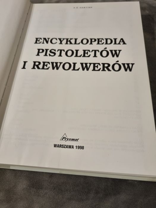 Encyklopedia Pistoletów i Rewolwerów A. E. Hartink
