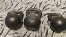 Kettlebell żeliwny 24/20 kg – 3 sztuki