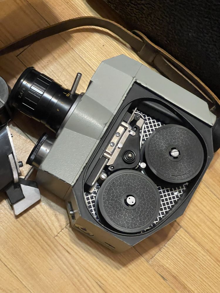 Кинокамера  кварц 5 полный коплект камера пленочная