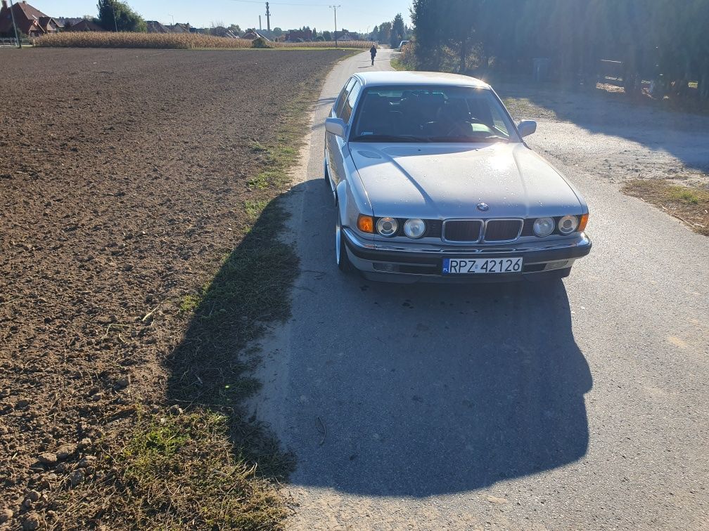 Sprzedam BMW e32 3.0 V8