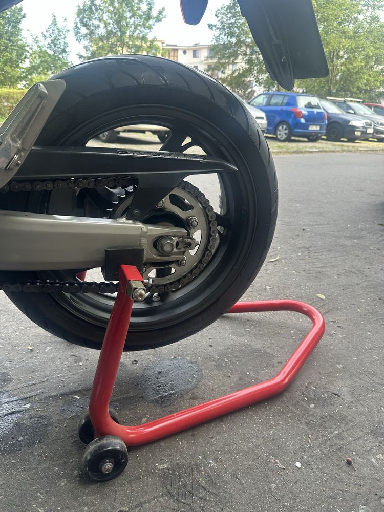 Stojak motocyklowy pod tylne koło