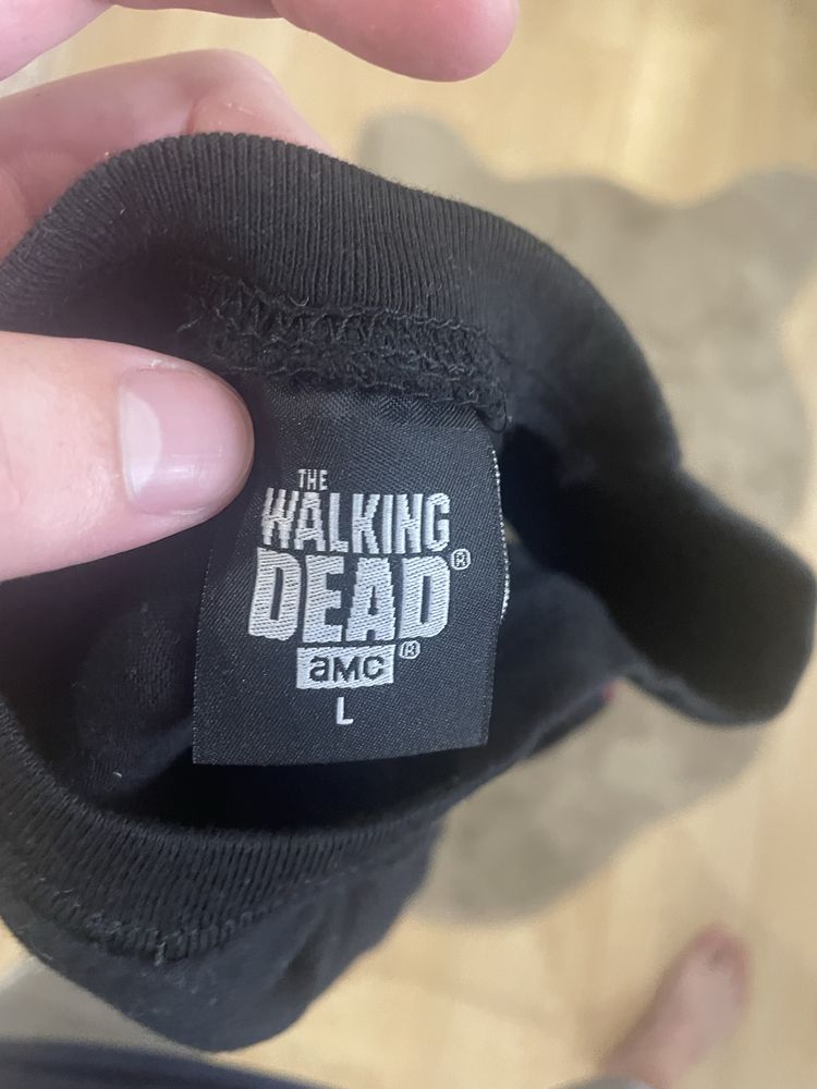Футболка  The walking dead( не Metalica, AC/DC, System of a down)