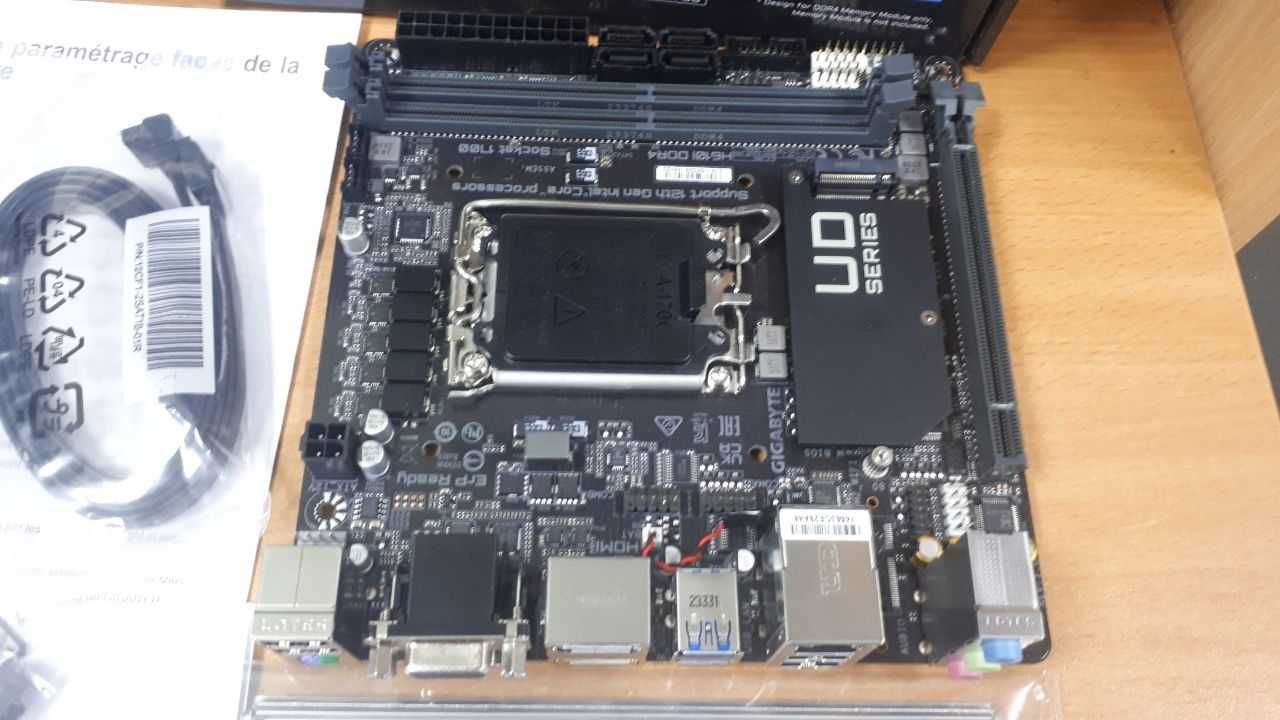 Материнська плата Gigabyte H610I DDR4