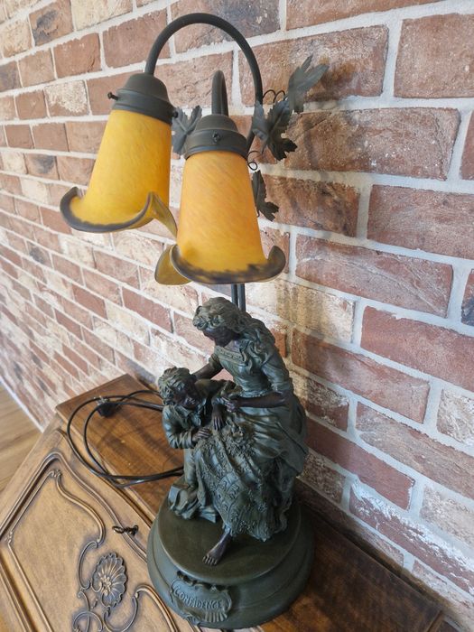 Ciężka lampa stojąca - żeliwna z motywem