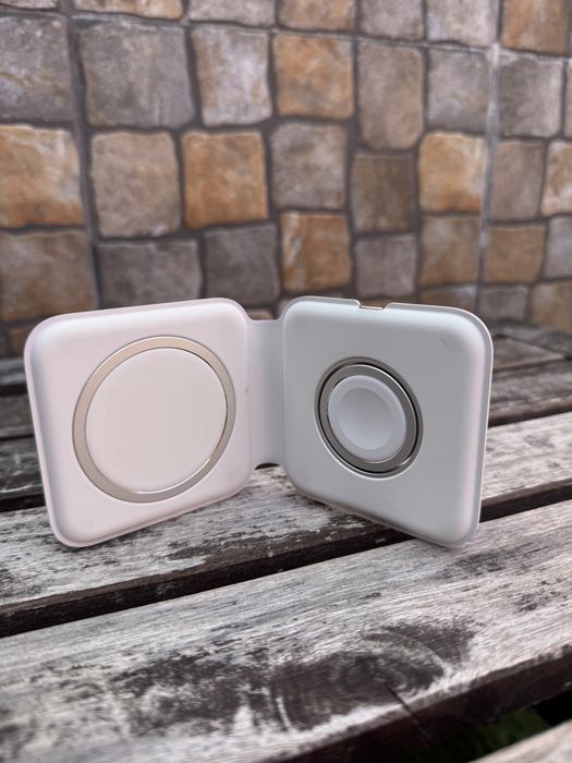 Apple MagSafe Duo Charger
