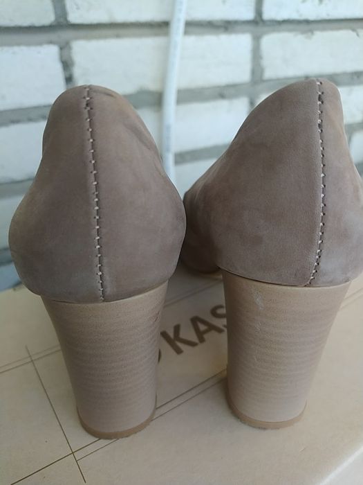 Туфлі жіночі беж.39р.(на 38),нубук