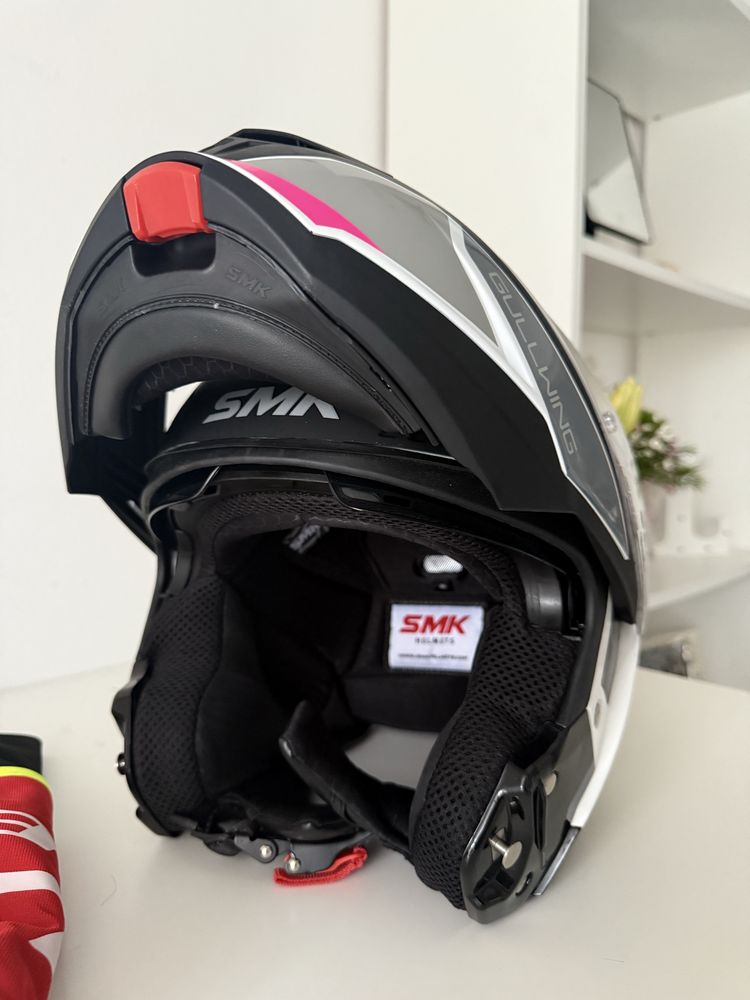 Capacete SMK com capa