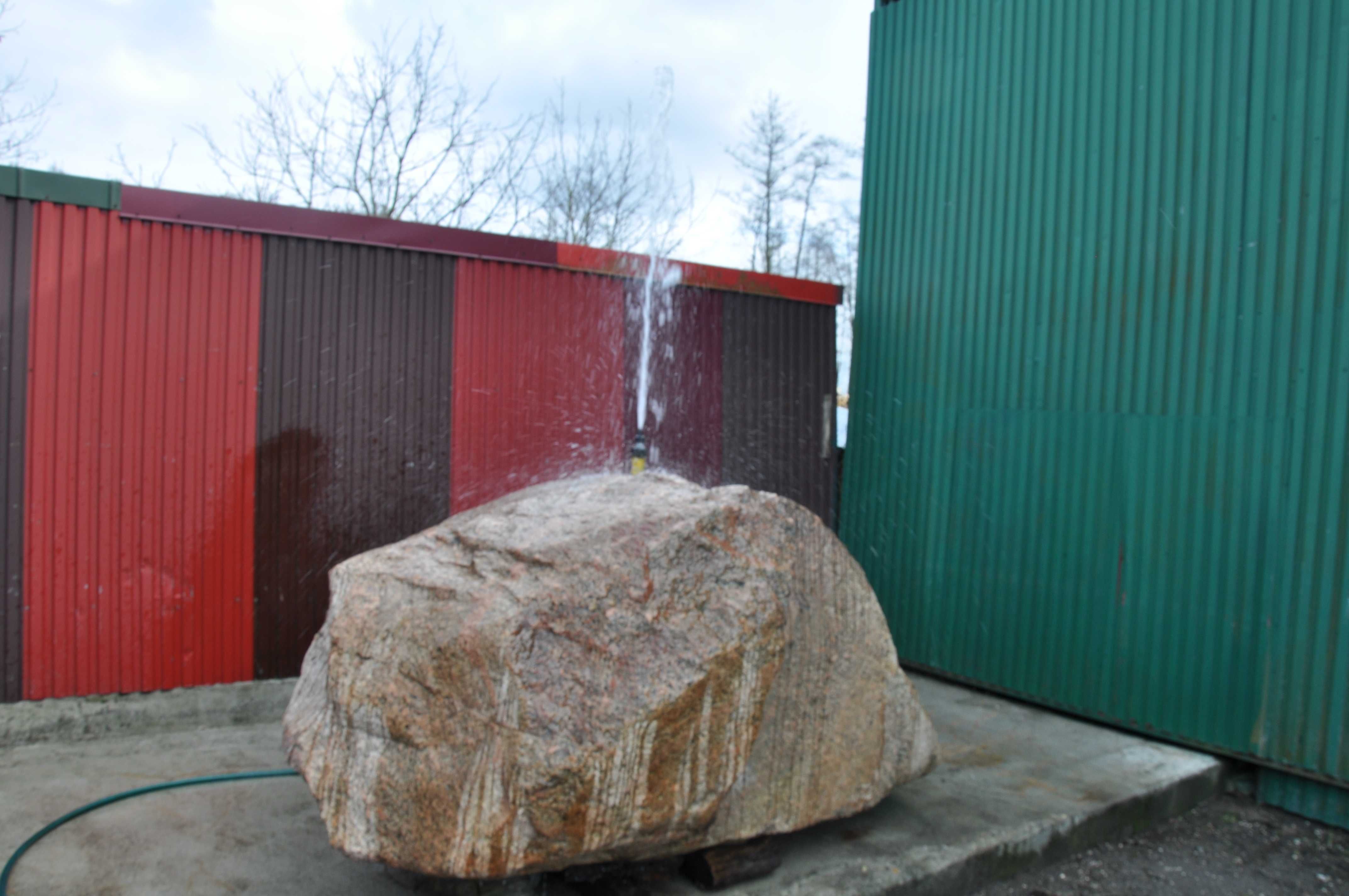 Kamień Fontanna do oczka wodnego lub stawu .