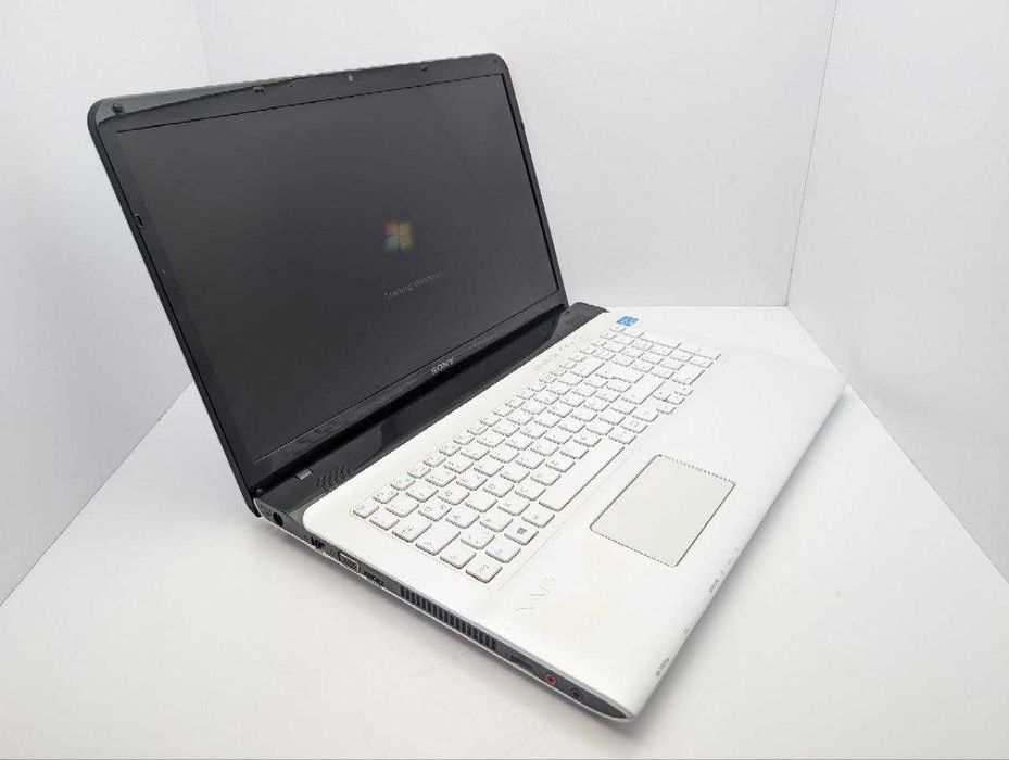 SONY SVE-171G12M I3-3120M Ram:8gb HDD:500Gb Intel HD Graphics 17.3
