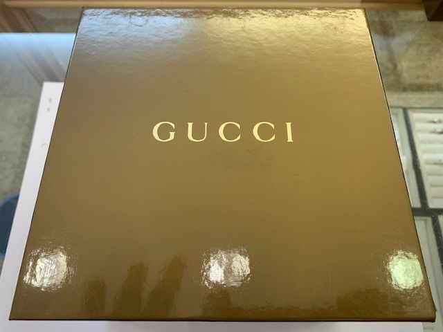 Relógio Gucci com Diamantes – Verdadeiro/Novo/Na Caixa – Com Fatura