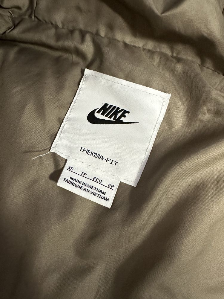 Куртка женская Nike