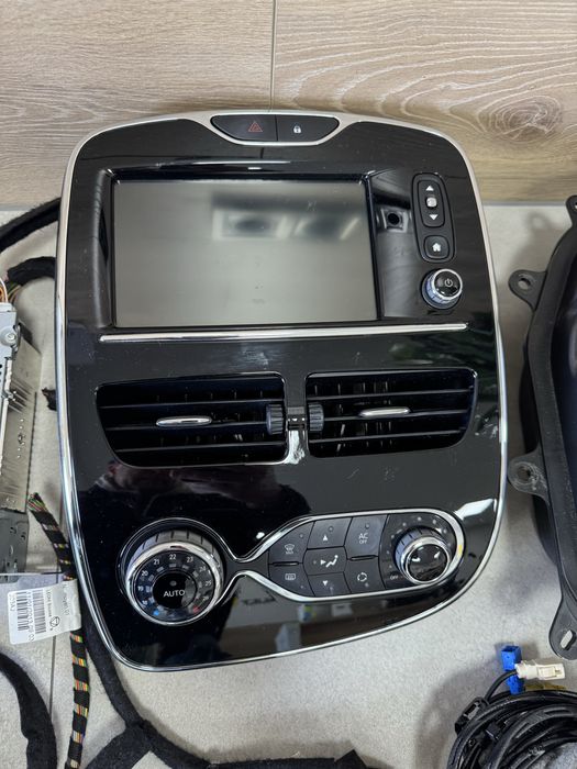 Магнитола монитор 259156379R акустика R-Link Renault Clio4/5 Клио 4