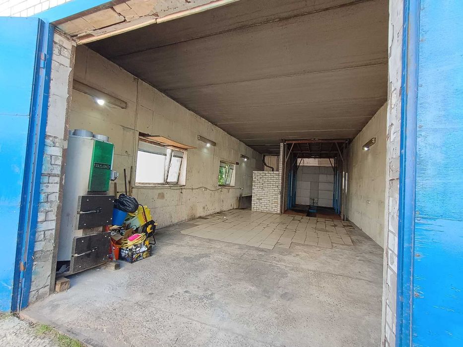 Гараж - СТО Техстанція 270квм 3поверхи по 90м Пухівська  Окремий зіїзд