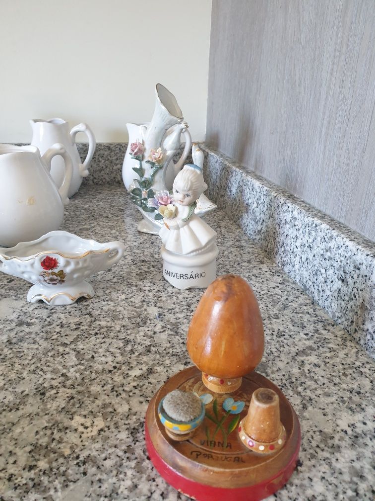 Conjunto de artigos em porcelana