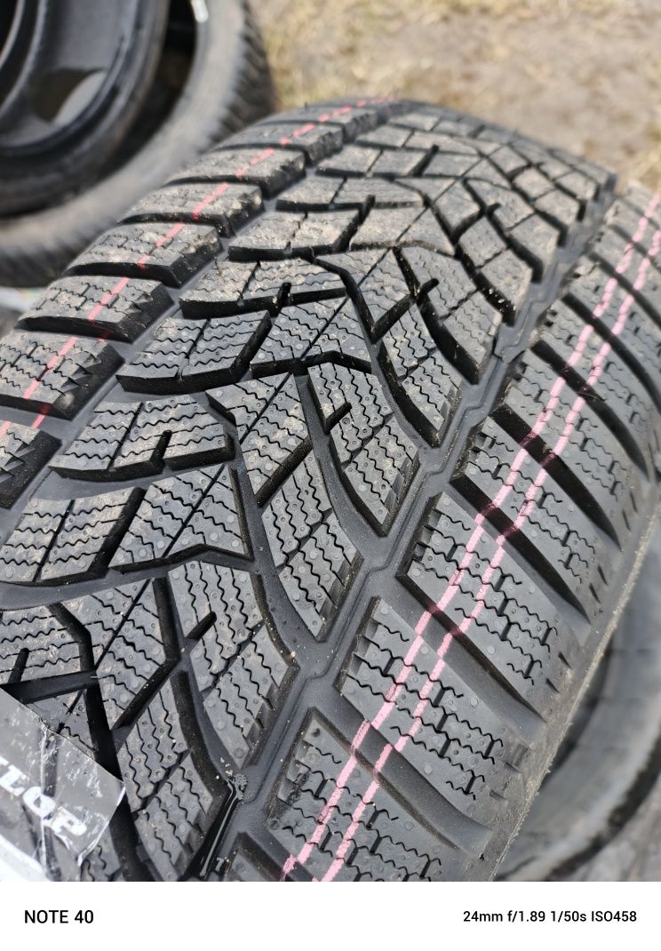 Nowe opony zimowe 215/55/17 Dunlop 24r