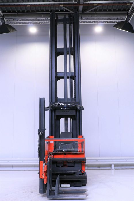 Linde K (011) електричний вузько-прохідний штабелер