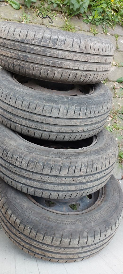 Opony DUNLOP 195/65/R15 plus stalowe felgi 4x108