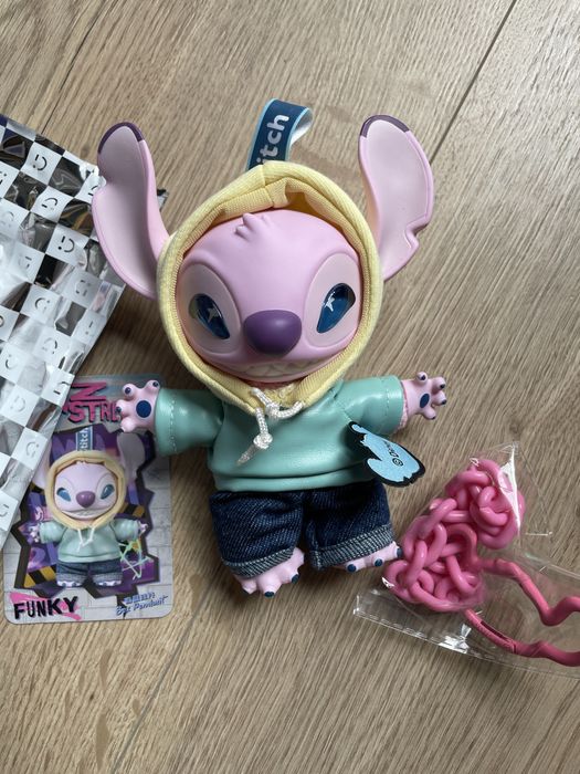 Оригінальна фігурка Стіч Gen Z Street