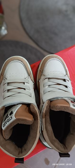 Кросівки осінь 32 р.