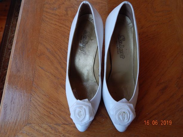 Продам белые туфли, подойдут для свадьбы, 36 размер
