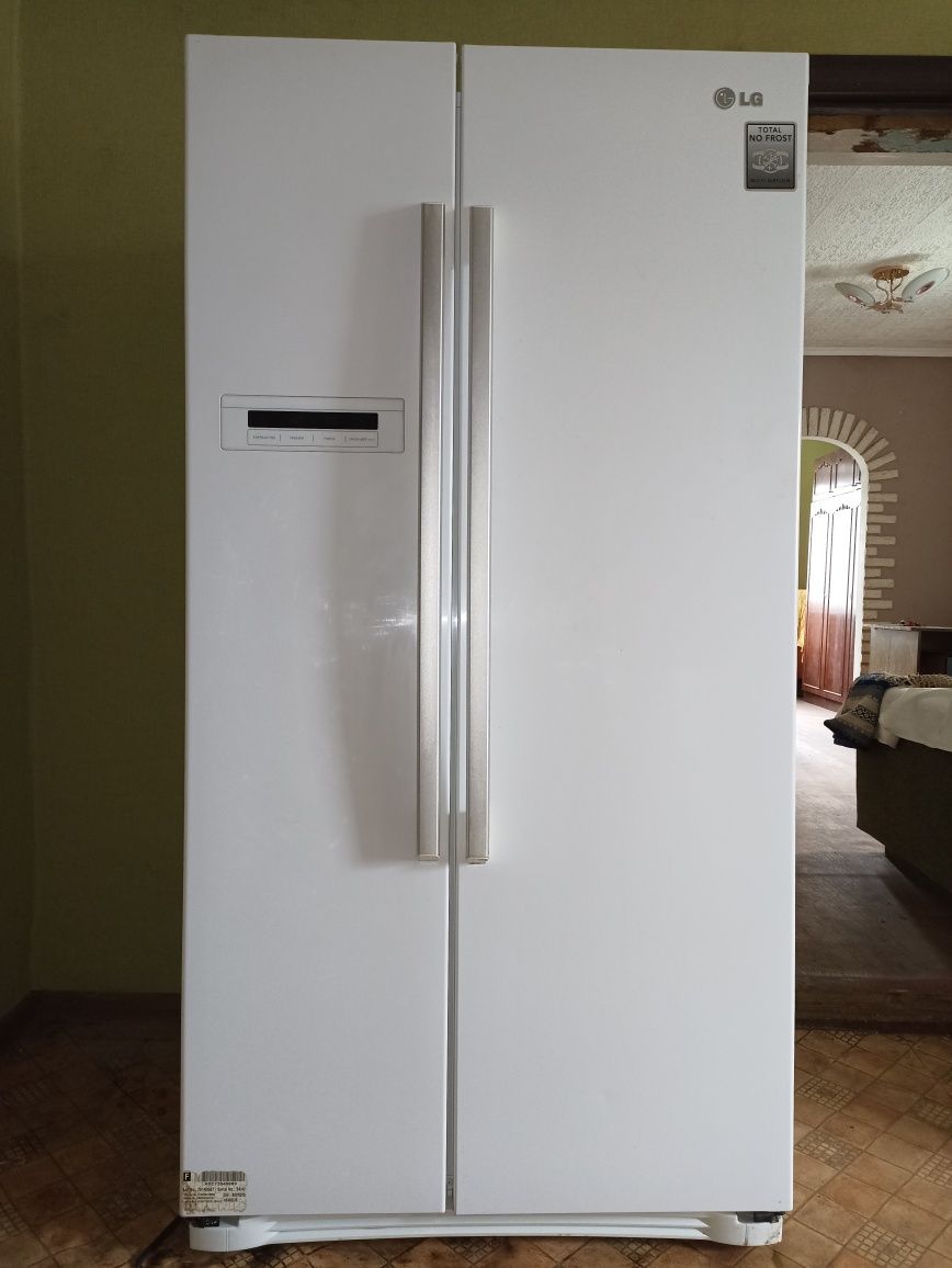 Двокамерний холодильник Side by Side LG
