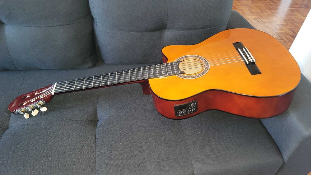 Guitarra Acústica electrificada