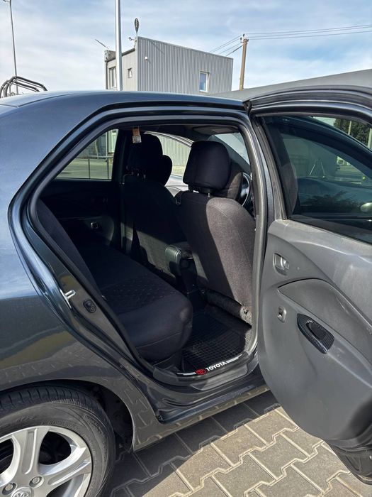 Продати Toyota Auris