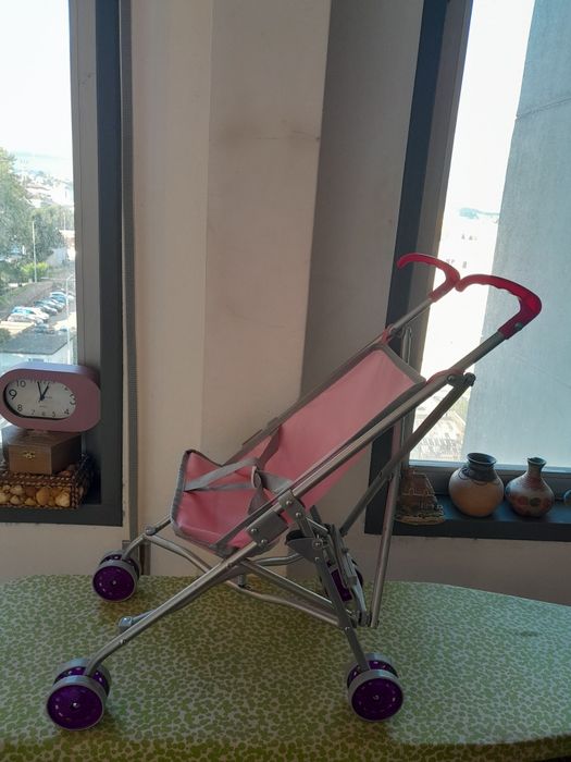 Vendo Carro para Bonecas muito bonito como novo