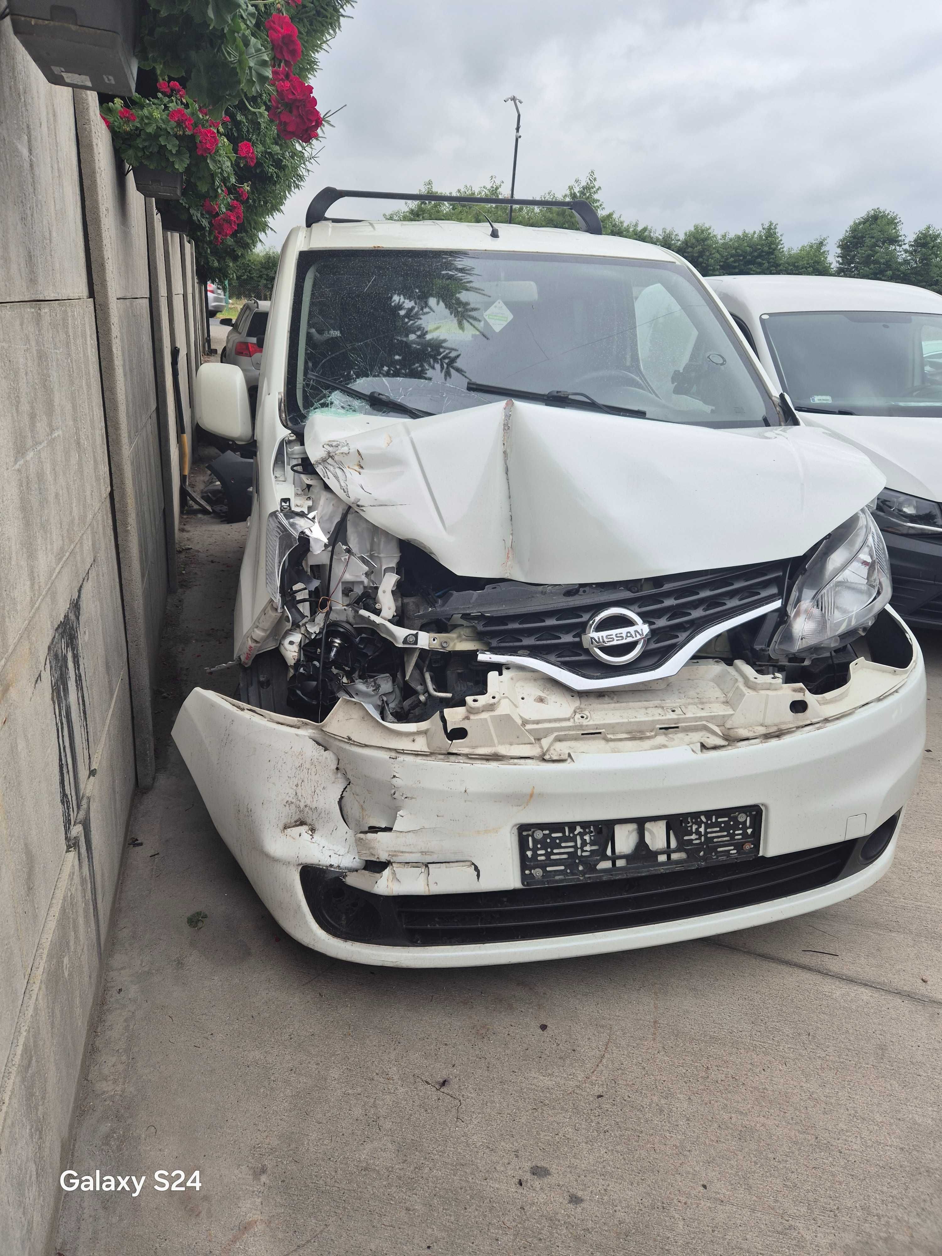 Nissan Nv 200 Evalia 2017 r 1,5 l , diesel 110 KM uszkodzony