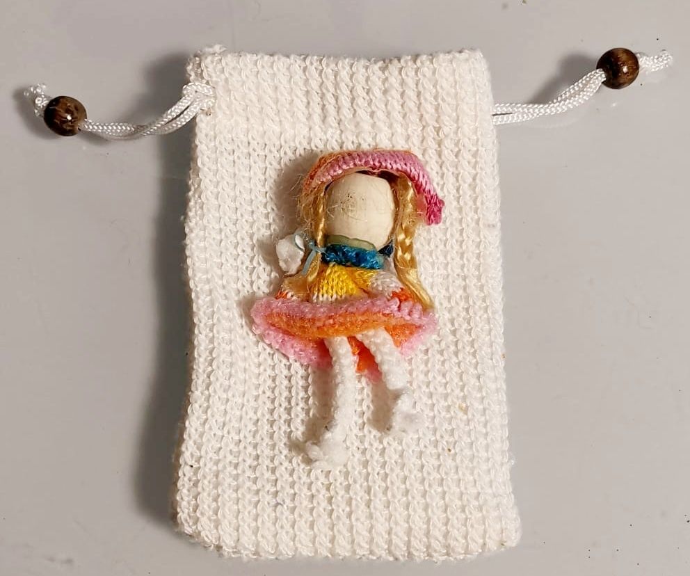 Ręcznie robiony malutki futerał dla dziewczynki