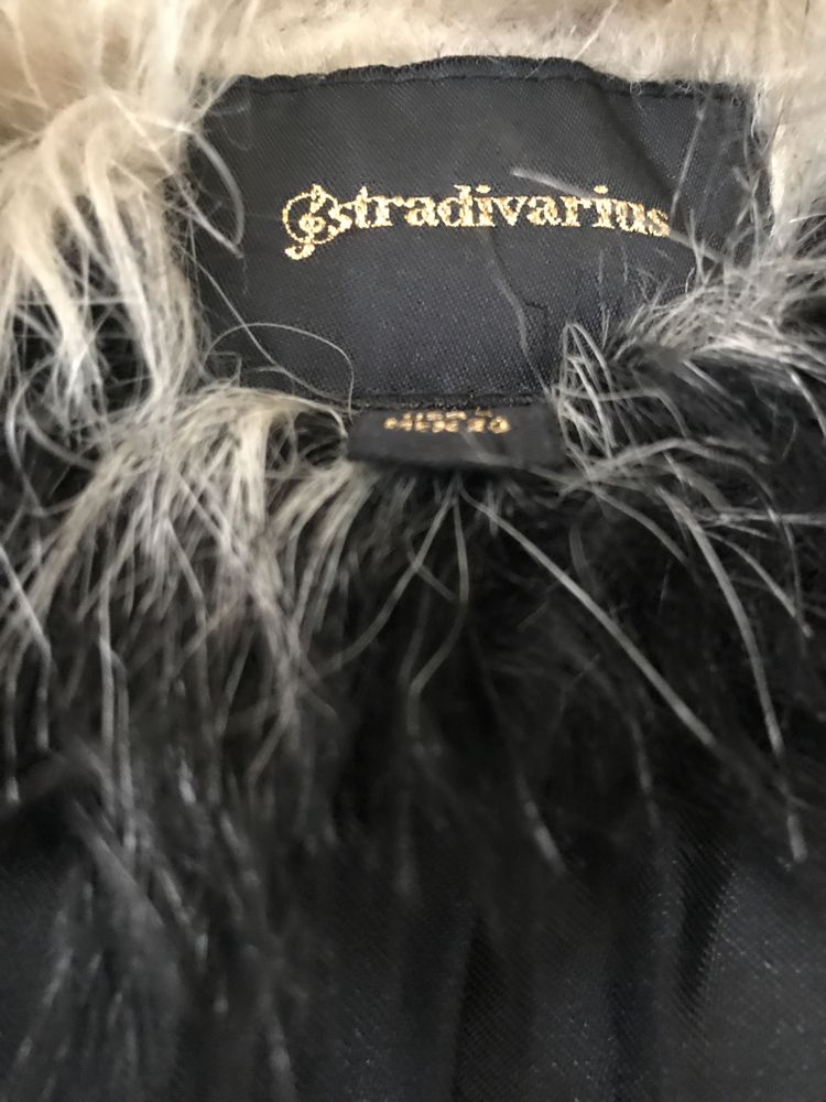 Vendo colete de pelo falso stradivarius