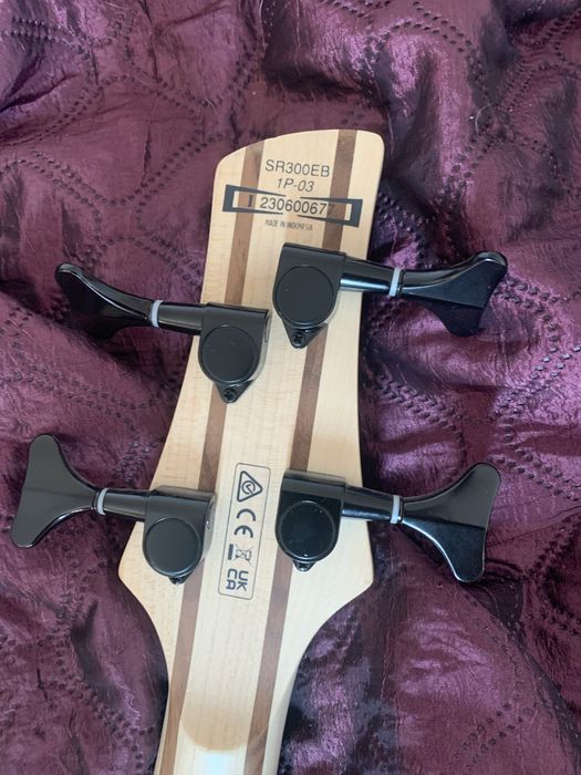Бас гитара ibanez sr300