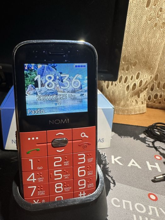 Мобільний телефон Nomi i220