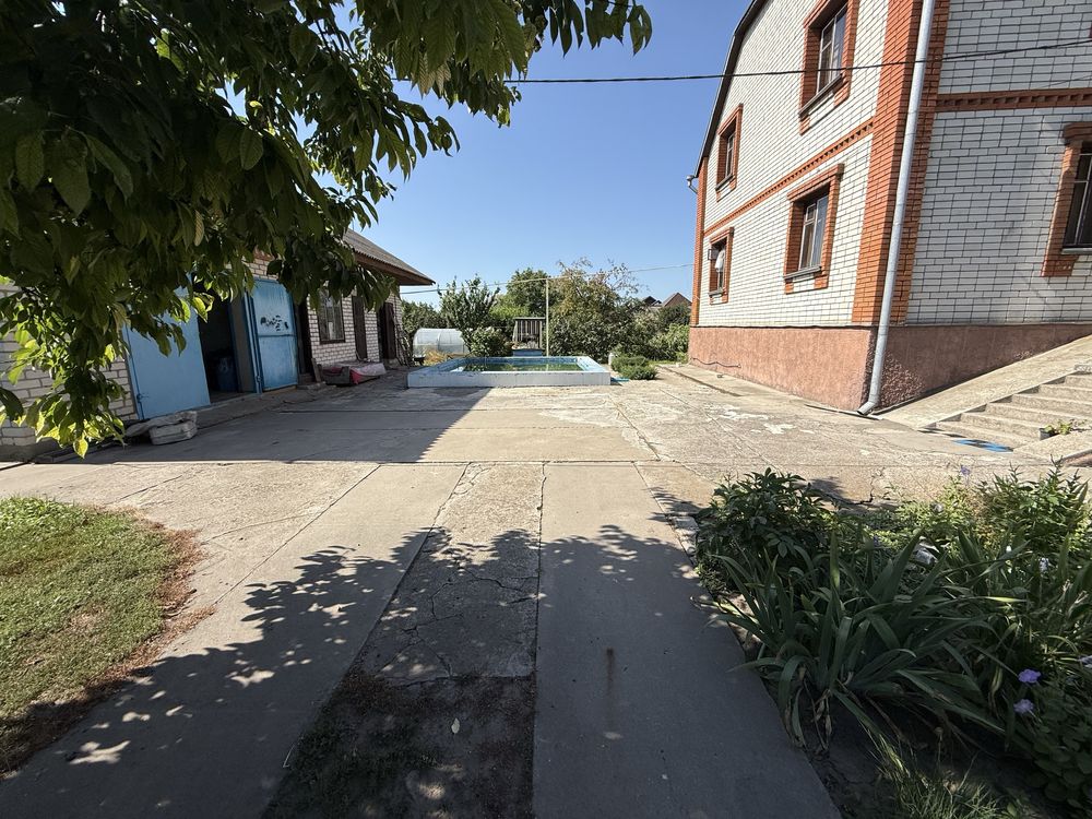 Продам житловий будинок в місті Глобине. Торг.