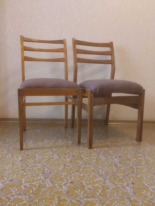 Стільці із масиву дерева. Стул. Стулья.