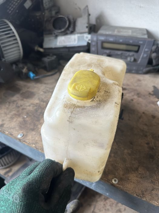 Бачек розширительный омывателя дача супер нова рено логан кенго