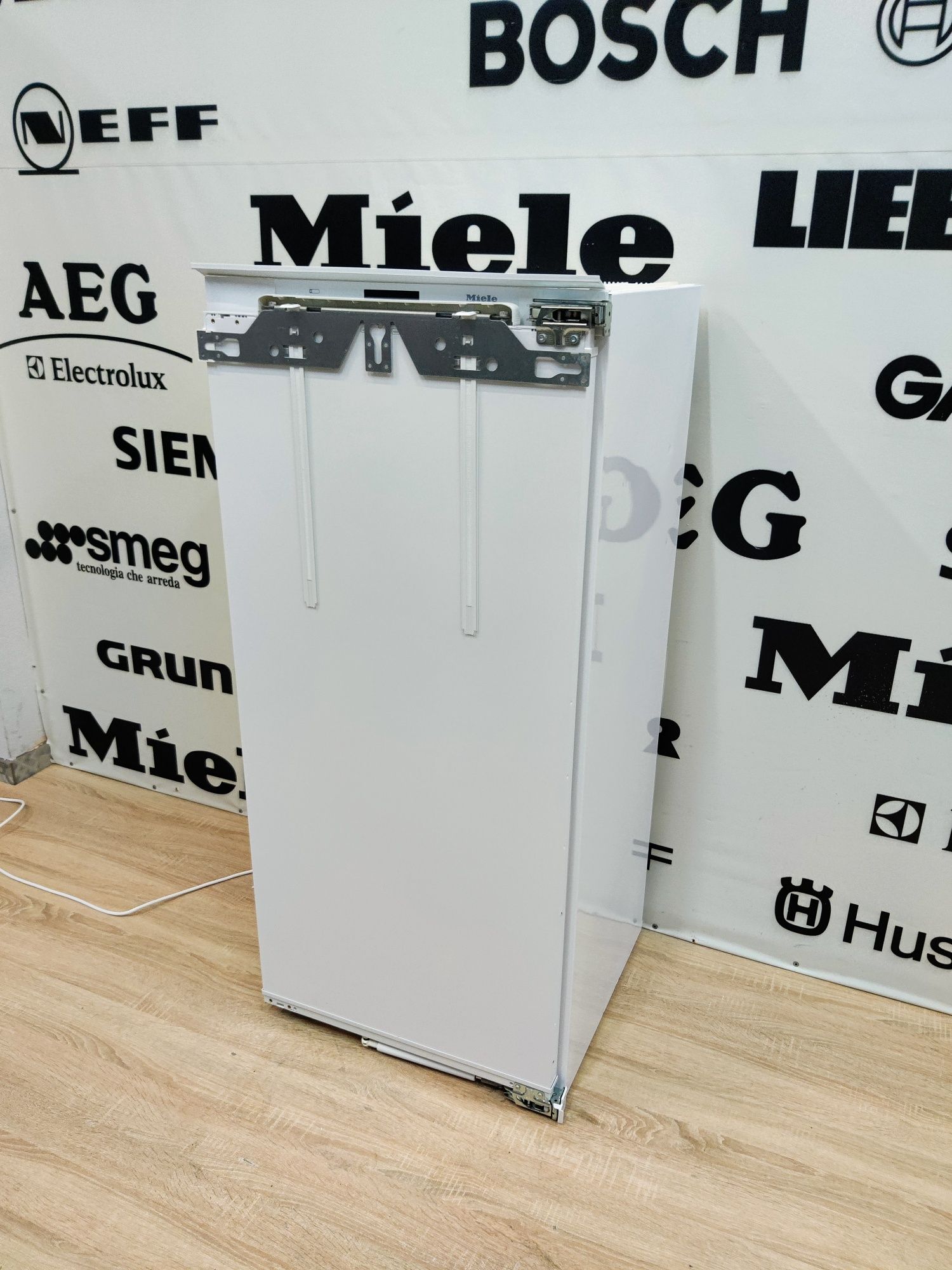 MIELE™ K3444iF. Встраиваемый сенсорный холодильник. Made in Germany