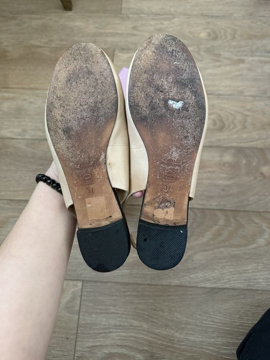 Легкі туфлі без підборів