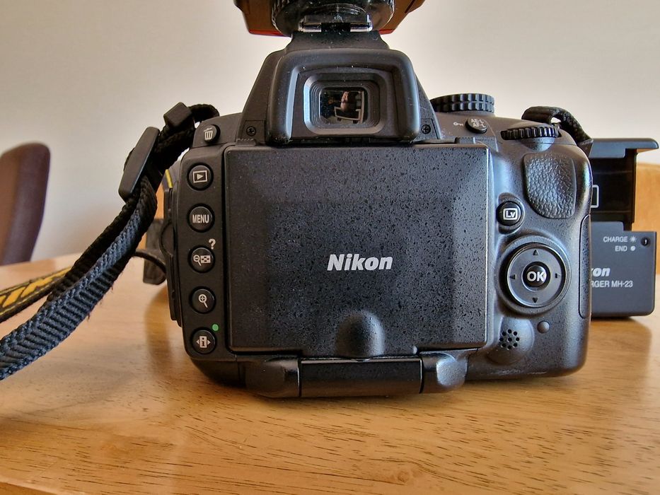 Nikon D5000, 2 obiektywy, teleobiektyw, lampa, lustrzanka