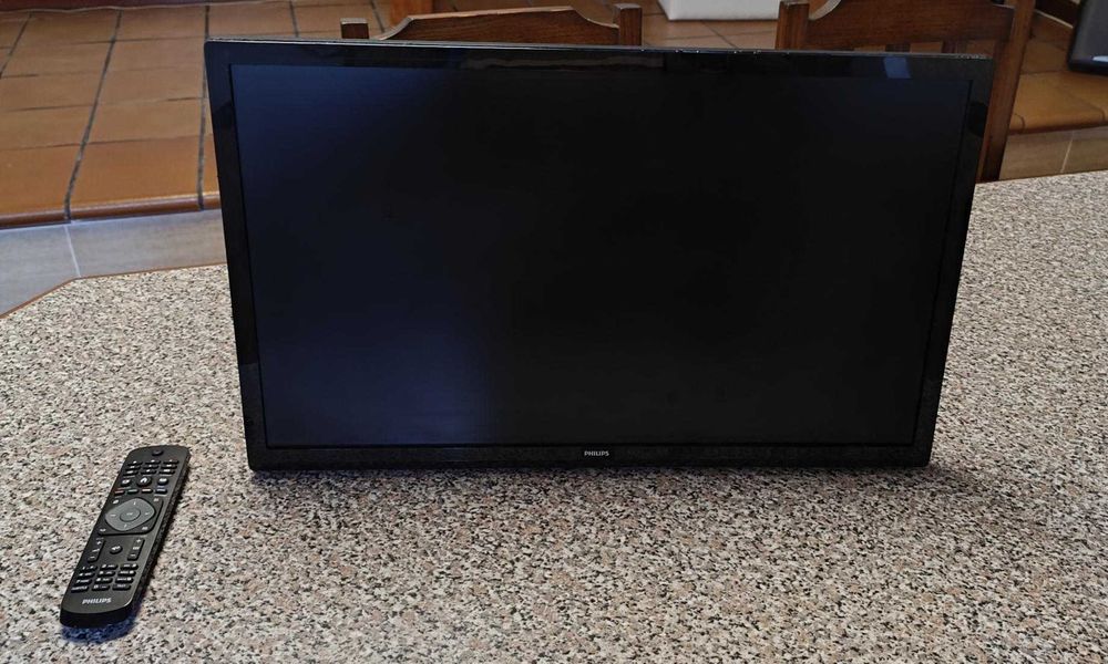 Televisor LED Full HD Philips 24PFT5303 (com avaria)