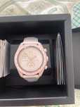 Omega x Swatch SO33P100 – Aksamitny Róż Wenus