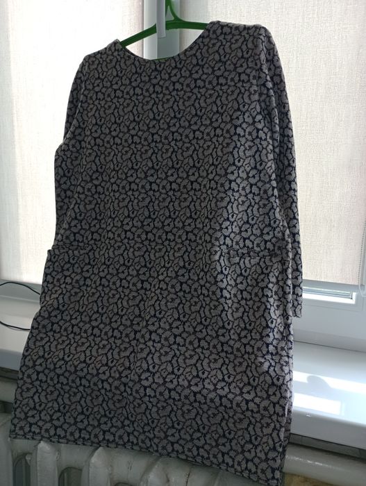 Осіння сукня з цікавим принтом